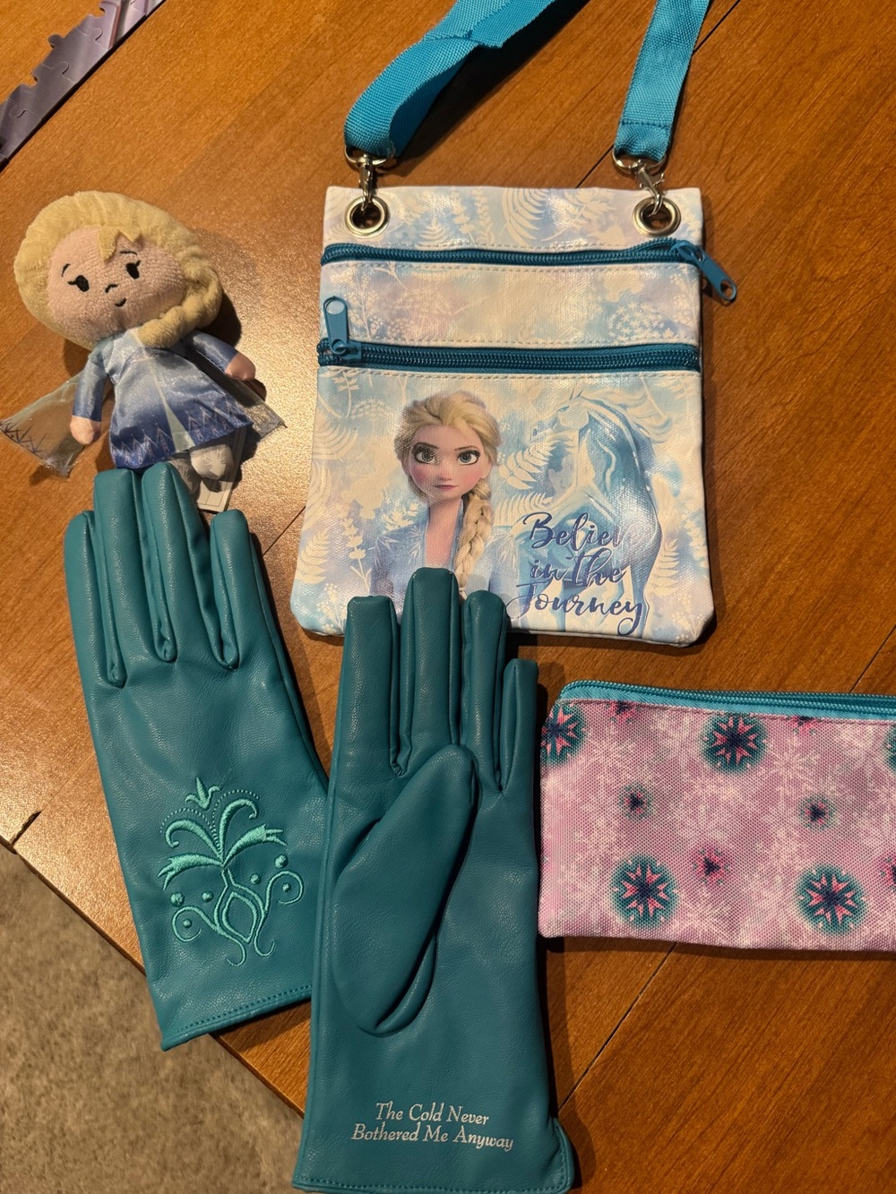 ❄️ Frozen Elsa Winter Accessories Bundle – Gloves, Purses & Doll